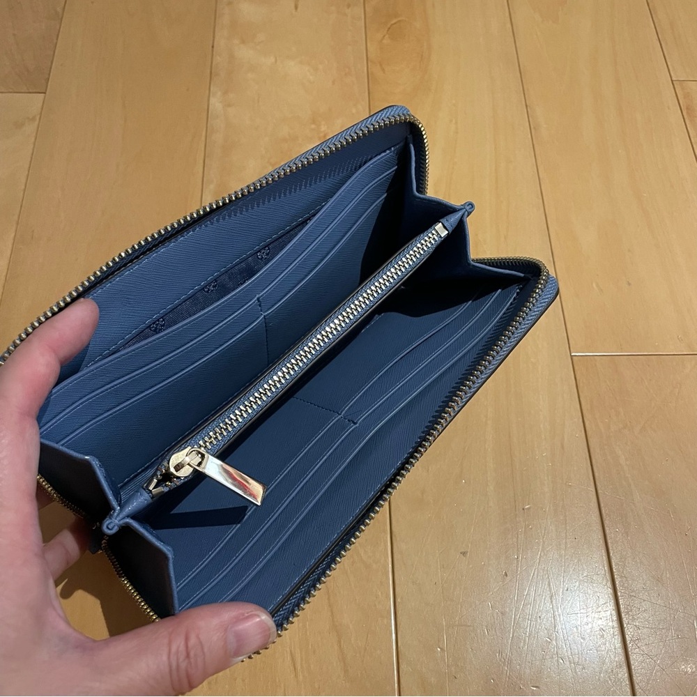 Tory Burch cornflower blue wallet - Picture 3 of 4